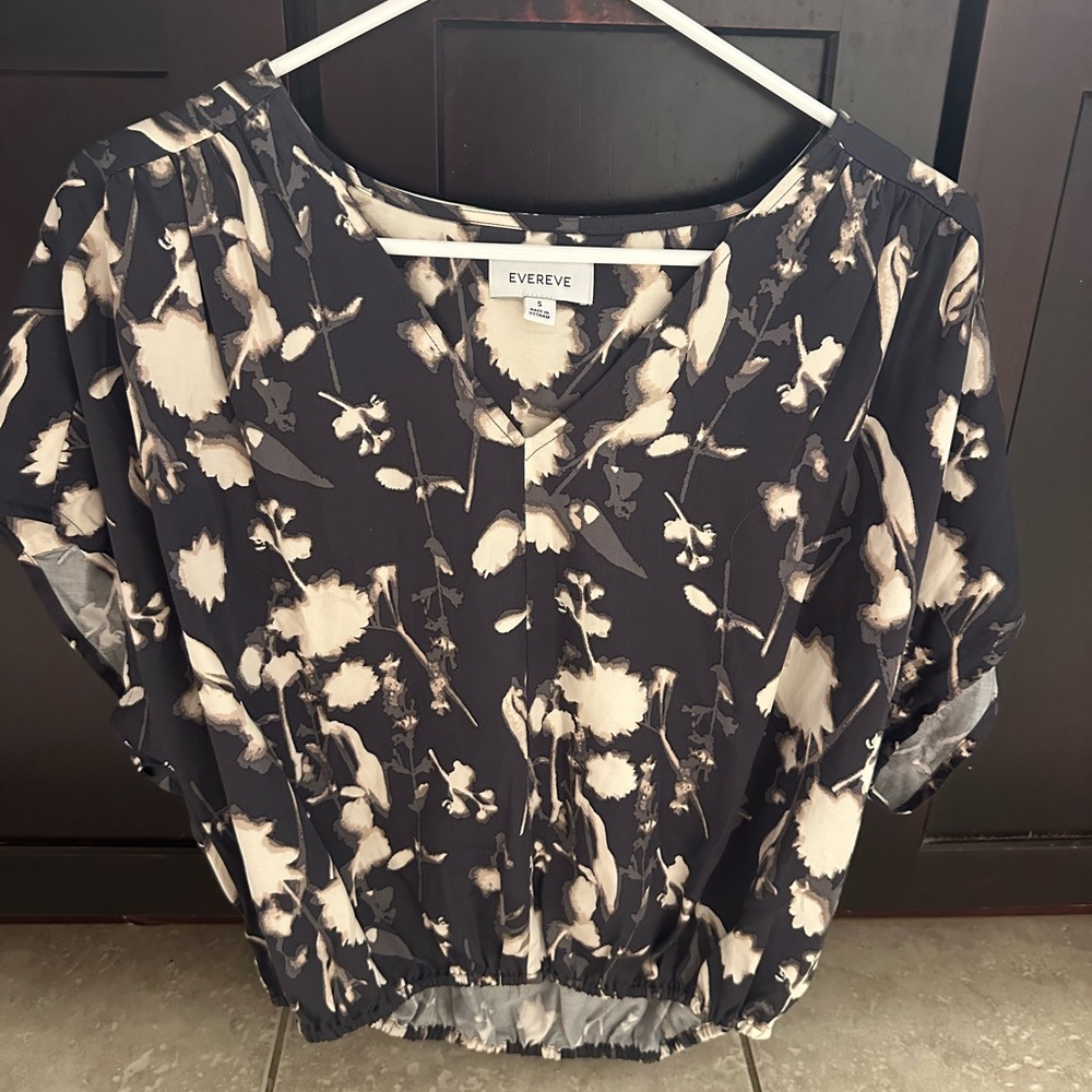 Evereve Black and Cream Floral Blouse